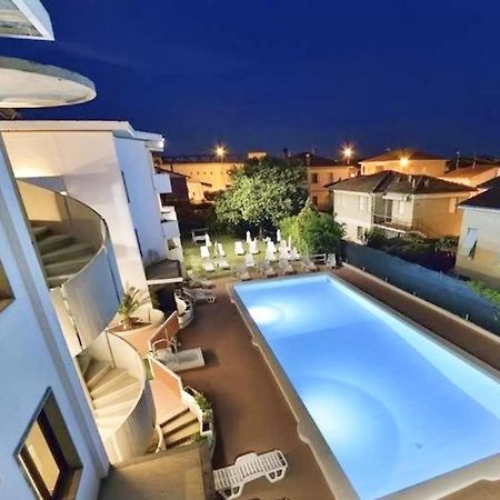 Residence Marina Di Cecina Exteriör bild