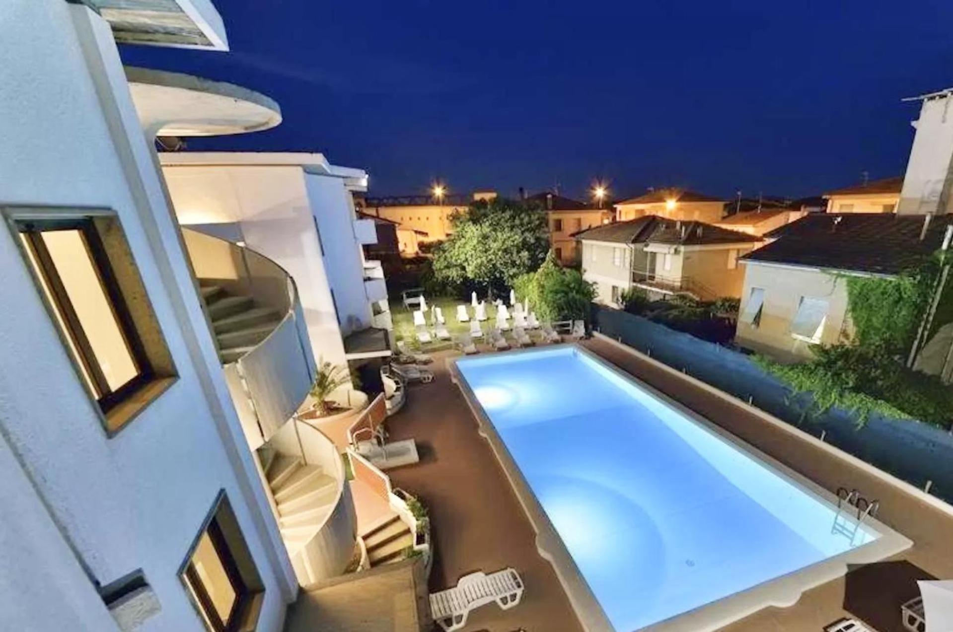 Residence Marina Di Cecina Exteriör bild